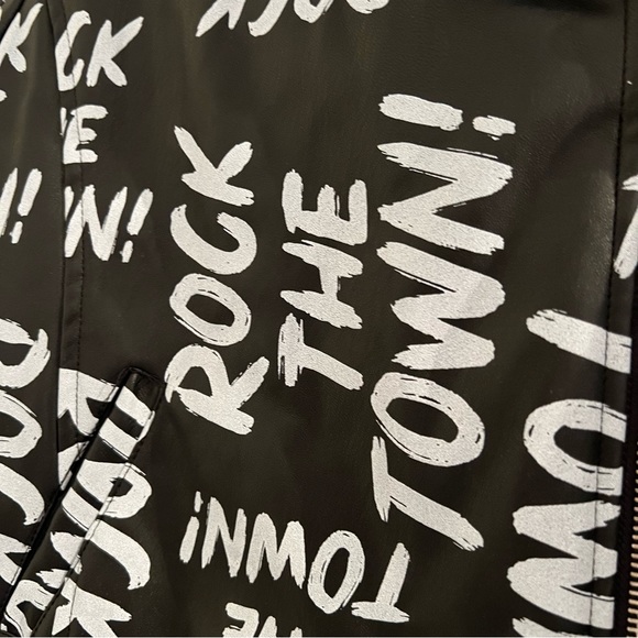 GIRL DISNEY DESCENDANT 3 MOTO JACKET black zipper sz M 54.00 MSRP D SIGNED - Picture 8 of 10